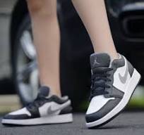 AIR JORDAN RETRO 1 LOW (GS) 040